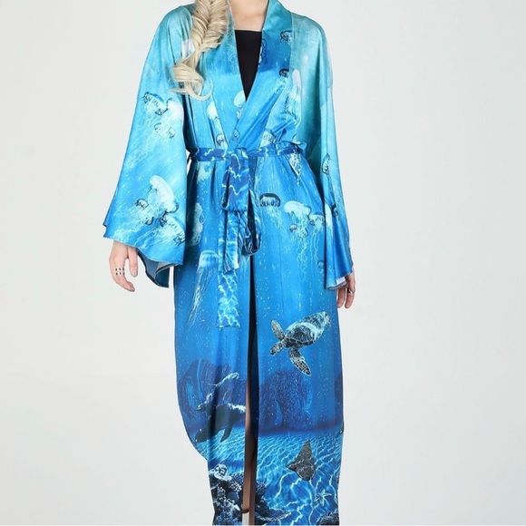 I want to find & purchase this Manifesting this BlackMilk Ocean Swan kimono - Picture 4 of 5